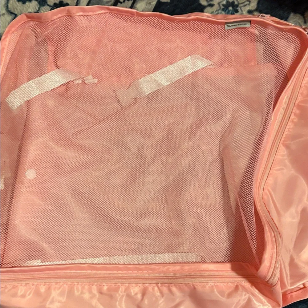 Pink Packing cubes . Set of 7 bags never used .